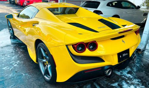 Ferrari Yellow WashandWax-Detail .Exterior